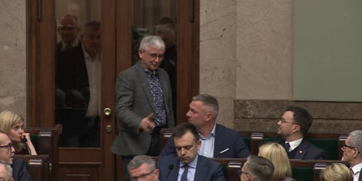 Ekspert ocenia, czy pojawienie się na sali sejmowej osoby nieuprawnionej to norma, czy też wypadek przy pracy.