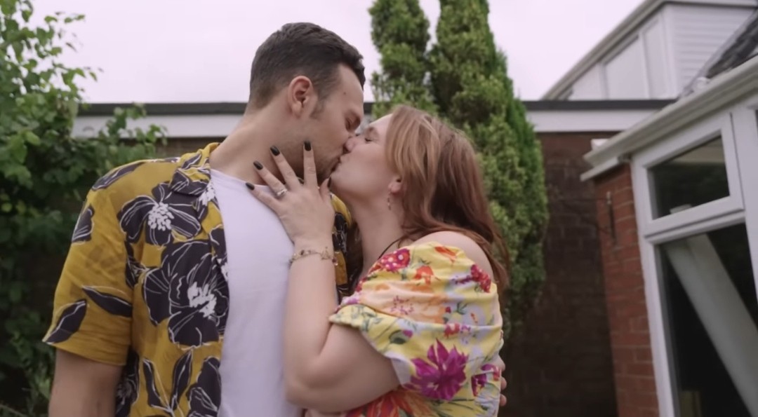 Katey sa s manželom rozhodla otvoriť svoje manželstvo.