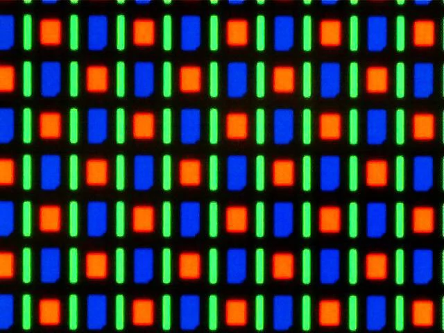 Piksele ekranu AMOLED PenTile w dużym powiększeniu. Widać wyraźnie naprzemienne pary subpikseli GR (zielony, czerwony) i GB (zielony, niebieski)