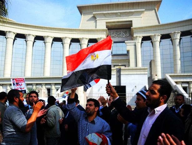 Protesty zwolenników Mursiego w Egipcie na początku 2013 roku.