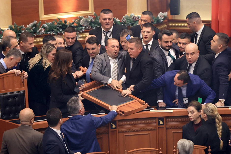 Sukob u albanskom parlamentu