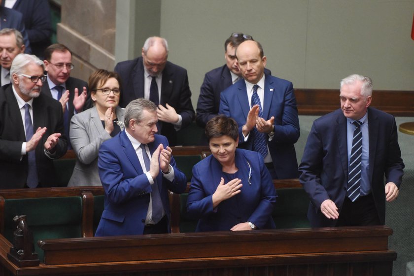 Szydło dała sobie nagrodę także w roku 2016