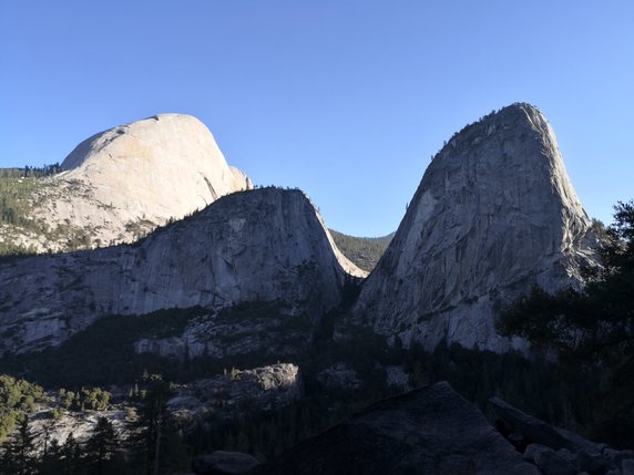 Half Dome widoczy z trasy, ten z tyłu