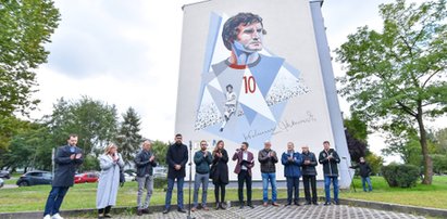 Odsłonił własny mural. Legendarny polski piłkarz trafił na ścianę