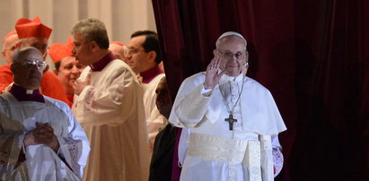 Papież Franciszek cudem przeżył chorobę. Odjęto mu...