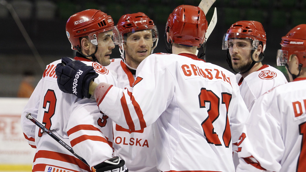 Polska pokonała Rumunię 7:0 (2:0, 3:0, 2:0) w pierwszym meczu na mistrzostwach świata Dywizji IB rozgrywanych w Wilnie. W kolejnych meczach Biało-Czerwoni zmierzą się z Litwą, Holandią, Chorwacją i Wielką Brytanią.