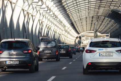 Szereg zmian dla kierowców. Od lipca nowe wyposażenie aut, od września "podwójne mandaty"