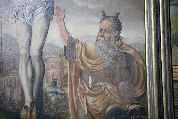 Biblijny Mojżesz z rogami w olsztyńskiej katedrze. Dlaczego? [ZDJĘCIA]