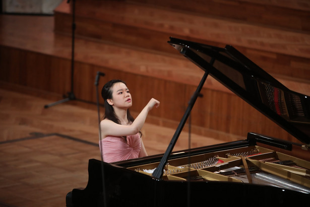 Kanadyjska pianistka Victoria Wong podczas I etapu Konkursu Chopinowskiego w sali koncertowej Filharmonii Narodowej w Warszawie