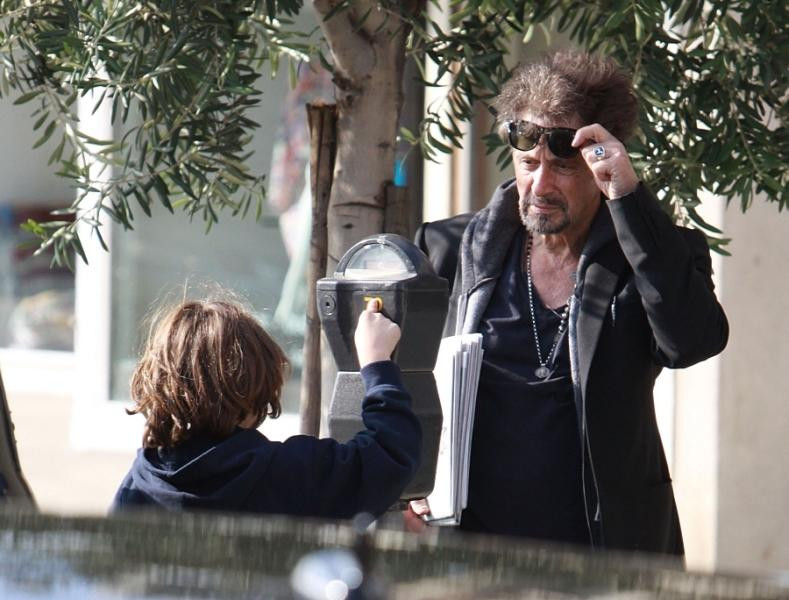 69-letni Al Pacino z  8-letnim synem