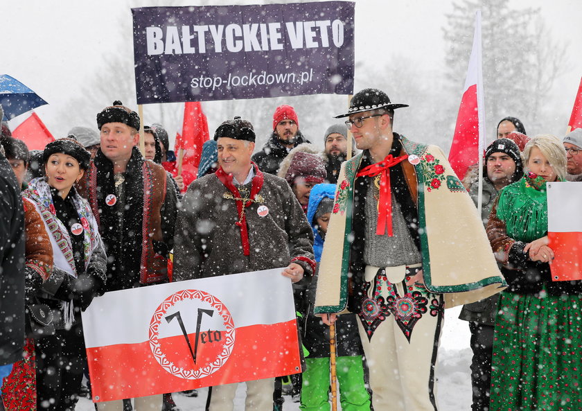 Górale zapraszają Dudę na narty: "Nie musi pan się przebierać, jak Emilewicz"