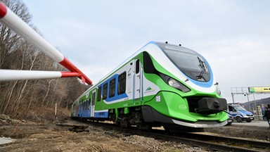 Pociąg z uchodźcami wypadł z szyn. Na miejsce dotarł zastępczy skład