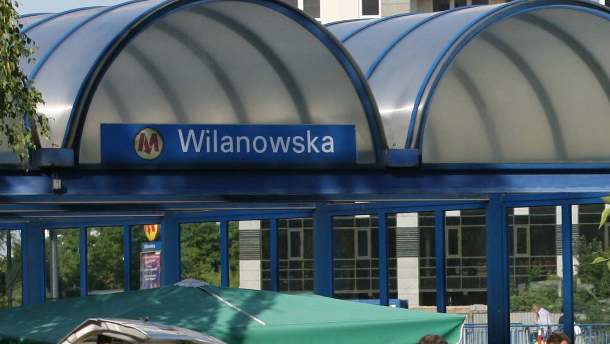 Jak dowiedział się portal tvnwarszawa.pl druga linia metra prawdopodobnie nie zostanie ukończona w 2013 roku. Wojewoda mazowiecki stwierdził, że w dokumentacji dotyczącej pozwolenia na budowę znajdują się liczne braki.