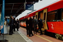 Polacy znów pokochali kolej. Zostawią samochody dla pociągów? Ruszył nowy, rekordowy rozkład