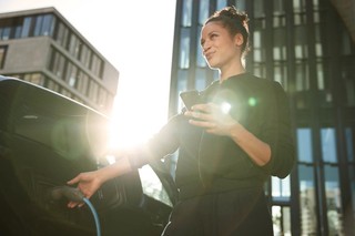 Biurowa infrastruktura ładowania – trendy i wyzwania