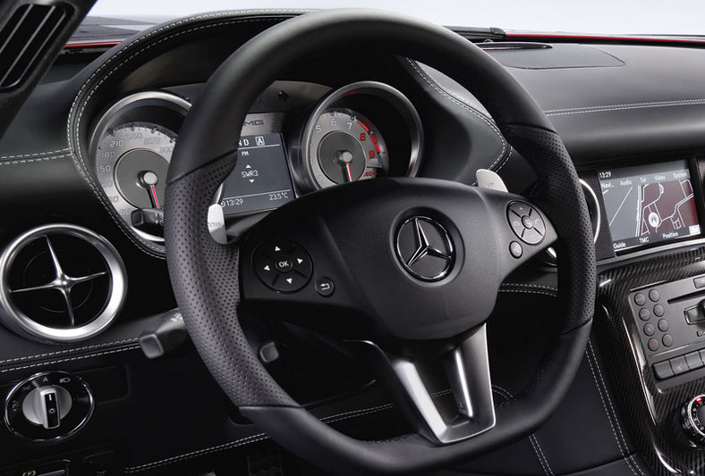 Mercedes-Benz SLS AMG: pierwsze zdjęcia wnętrza