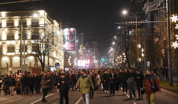 Mediji  tokom izborne tišine mogu da izveštavaju sa protesta, ali ne smeju da prenose političke poruke