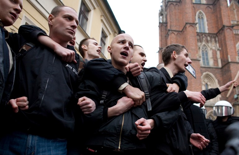 Manifestacja narodowców we Wrocławiu szybko przekształciła się w bijatykę z policją