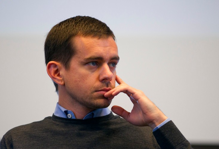 <b>Jack Dorsey</b>
<br>
<br>
Wiek: 36
<br>
Fortuna: 1,1 miliardów dolarów
<br>
<br>
Świat poznał go jako współtwórcę Twittera, ale największych pieniędzy dorobił się dzięki swoim udziałom w spółce Square, oferującej płatności online. Wyrzucony z Uniwersytetu w Nowym Jorku Dorsey, jest z zawodu masażystą.