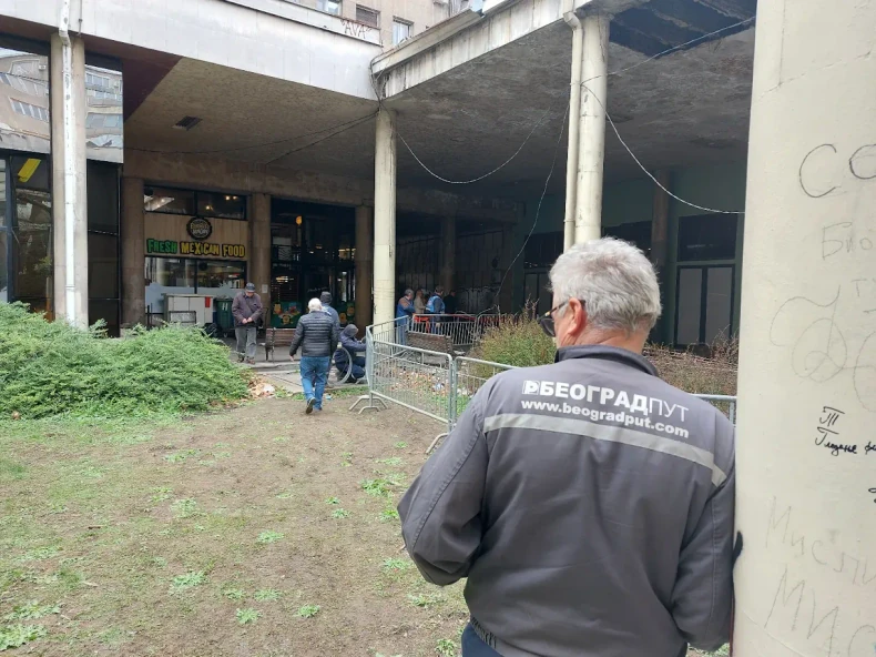 Na licu mesta nalazi se i ekipa Beograd puta 