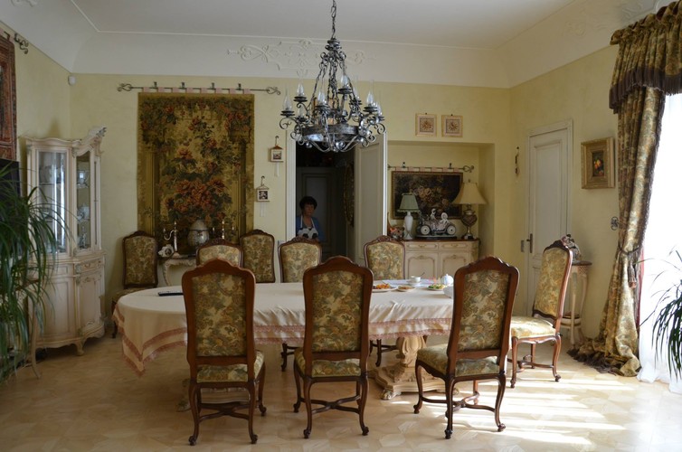 Julia Tymoszenko zaprasza do swojej posiadłości (źródło: facebook.com/bezparkaniv)