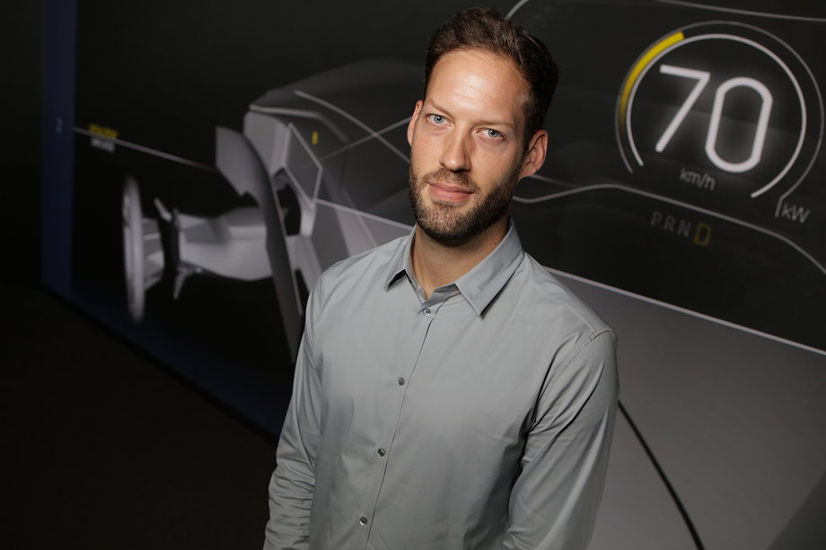 Matthias Wirth, główny projektant w pracach nad interfejsem człowiek-maszyna w modelu Opel GT X Experimental