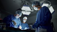 Rossz veséjét távolítottak el a 77 éves férfinak - a beteg, rákos szerve maradt meg neki című cikk nyitóképe