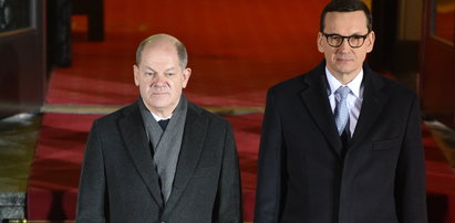 Nowy kanclerz Niemiec przyleciał do Polski, by rozmawiać z Mateuszem Morawieckim o energetyce i groźnej sytuacji na granicy