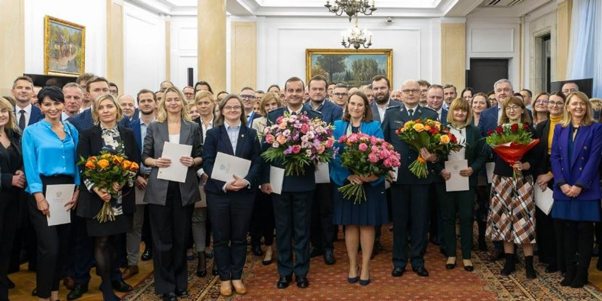 Tak żegna się minister Rzeczkowska.