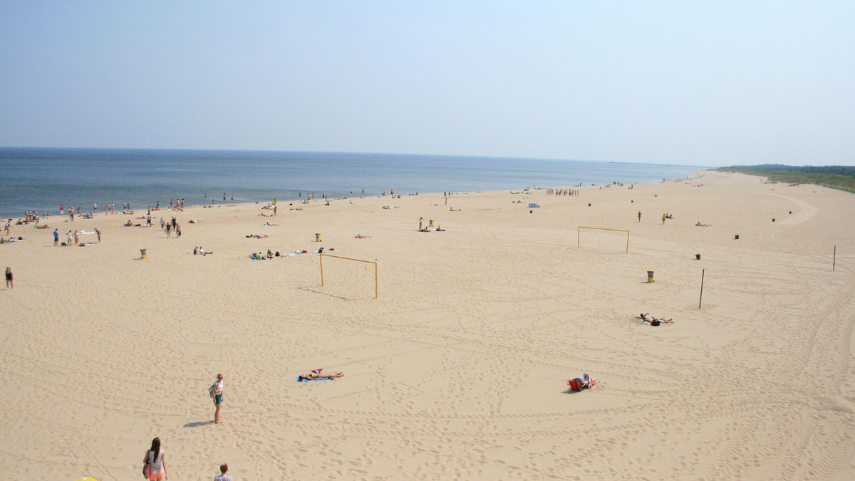 Gdańscy urzędnicy wpadli na pomysł, jak połączyć przyjemne z pożytecznym, czyli wylegiwanie się na plaży z rozwojem duchowym. W tym sezonie po raz pierwszy na gdańskich plażach będzie można skorzystać z… biblioteki.