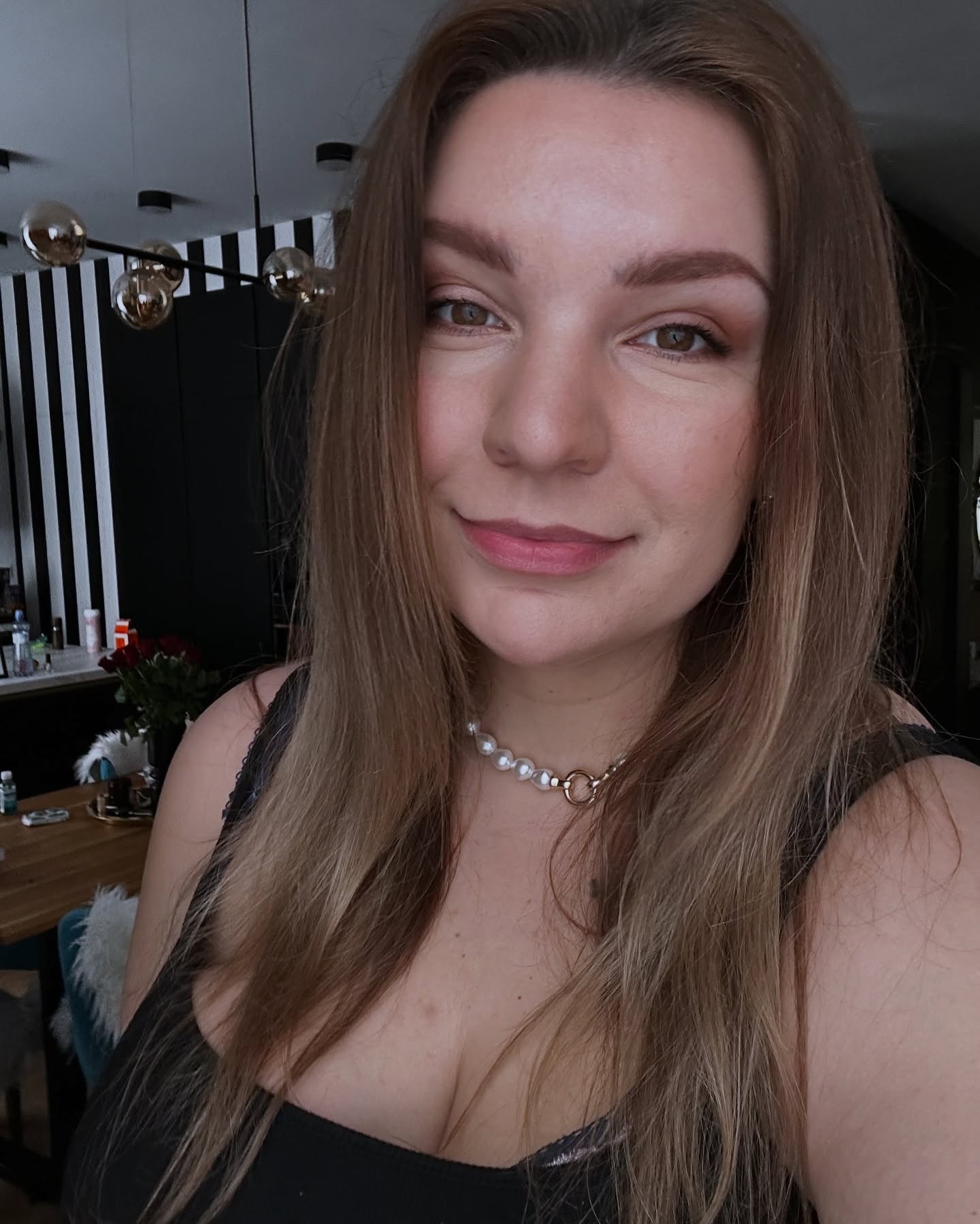 Komička Simona First.