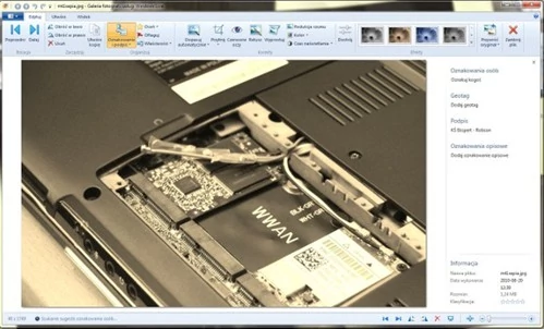 Na obrazku sytuacja odwrotna, czyli zdjęcie wnętrza komputera Dell uruchomione w Windows Live Essentials ;-).
