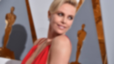 Oscary 2016: Charlize Theron na czerwonym dywanie