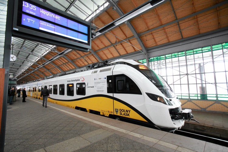 Nowy nabytek Kolei Dolnośląskich - pociag ' Impuls ' firmy Newag (6)