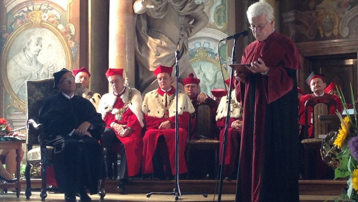 Rektor Akademii Wychowania Fizycznego im. E. Piaseckiego w Poznaniu, prof. dr hab. med. Jerzy Smorawiński otrzymał godność Doktora Honoris Causa Akademii Wychowana Fizycznego we Wrocławiu.