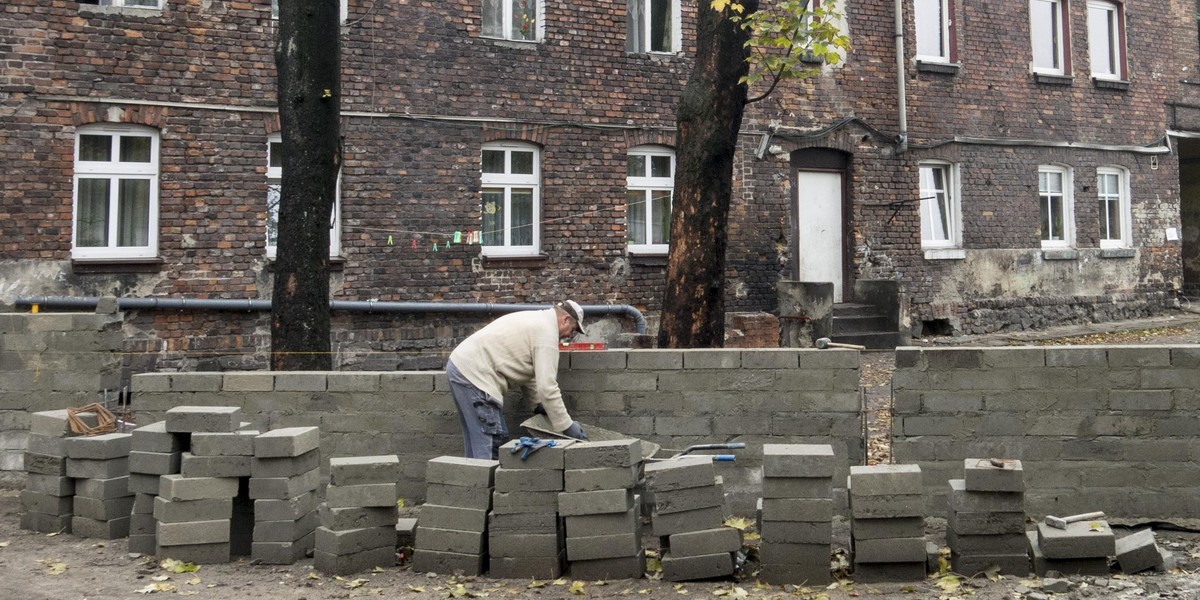 Mur niezgody stawiają w Zabrzu