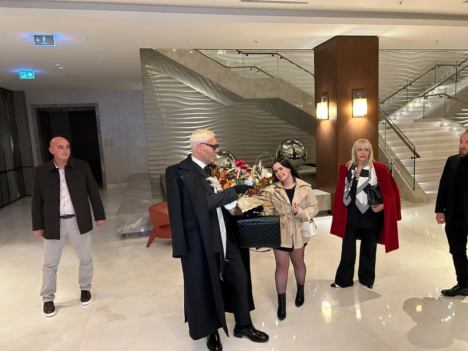 Boki 13 sa majkom stigao na premijeru filma