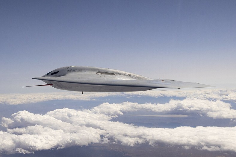 B-21 Raider w locie w 2024 roku.