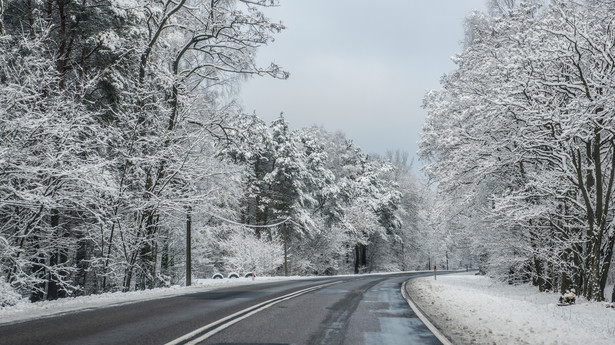 Śnieg, trudne warunki na drogach