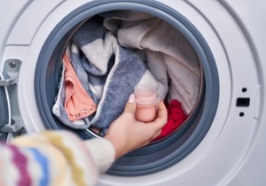 Jednostavni trikovi za uštedu u domaćinstvu: Evo koliko struje i vode u evrima mesečno troši mašina za veš 