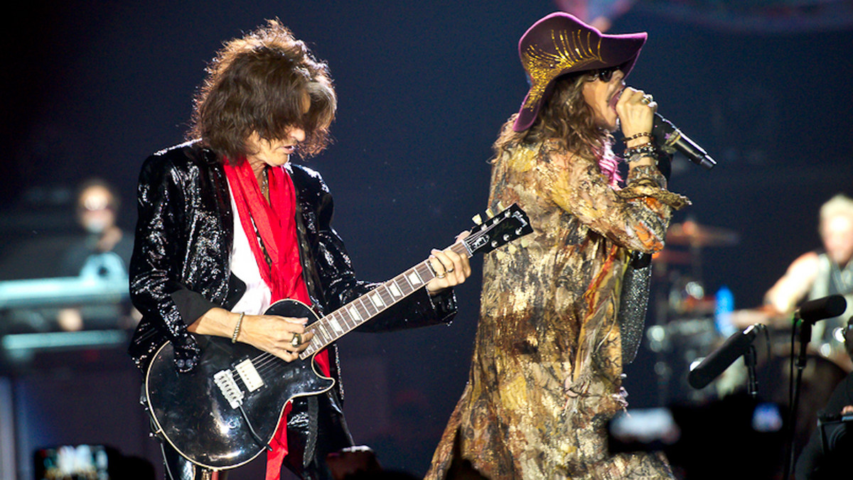 Joe Perry, legendarny gitarzysta Aerosmith, trafił do szpitala. Został zabrany z klubu w Brooklynie, w którym 10 czerwca występował z zespołem Hollywood Vampires. Obecnie jego stan jest stabilny.