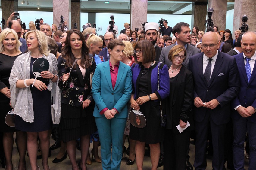 Premijerka Ana Brnabić sa članovima svog kabineta