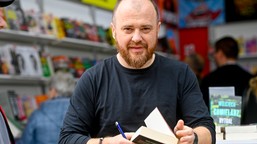 wraca kultowy bestseller polskiego autora. cykl z ekscentrycznym detektywem