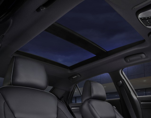 Chrysler opublikował oficjalne zdjęcia nowego modelu serii 300