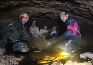 Spasavanje meštana u pećini u Laosu