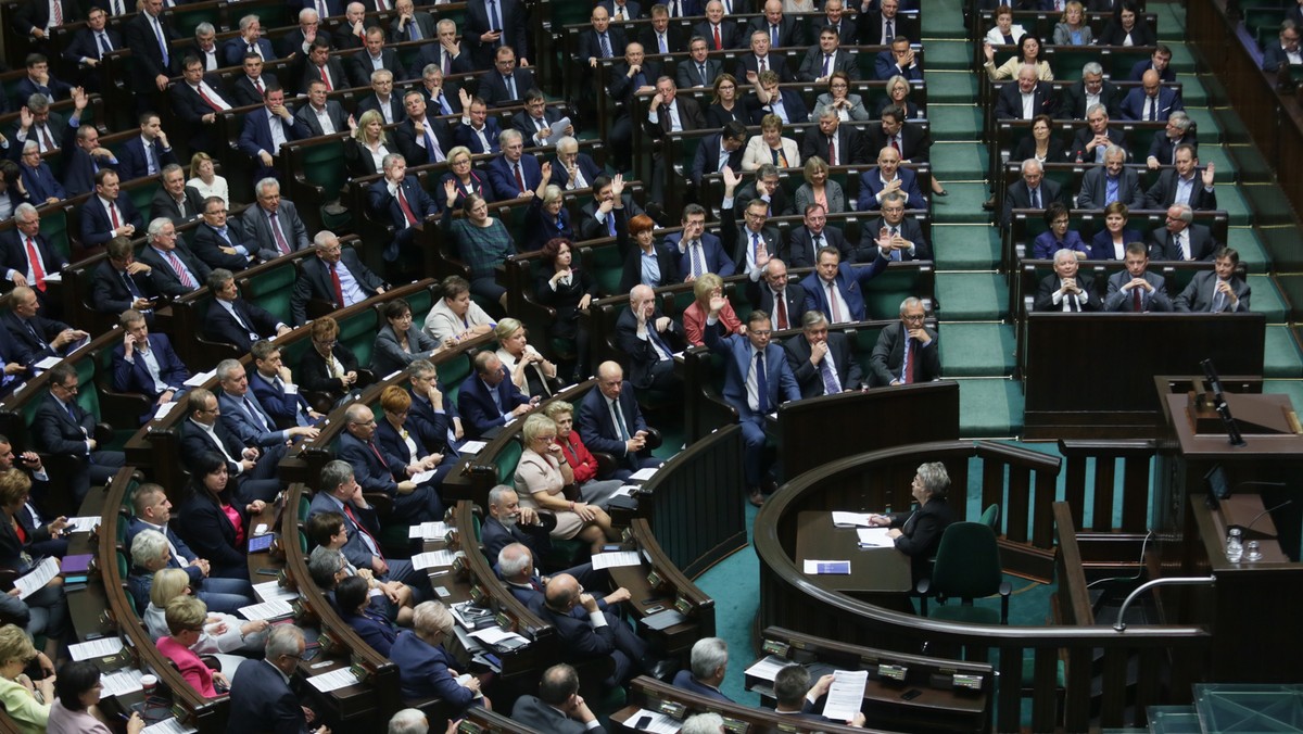 Błąd polegał na tym, że sprawa dot. postawienia Zbigniewa Ziobry przed Trybunałem Stanu trwała za długo i była poddana pod głosowanie na koniec kadencji Sejmu - tak Stanisław Żelichowski (PSL) ocenił decyzję Sejmu, który nie podjął uchwały o postawieniu polityka przed TS.