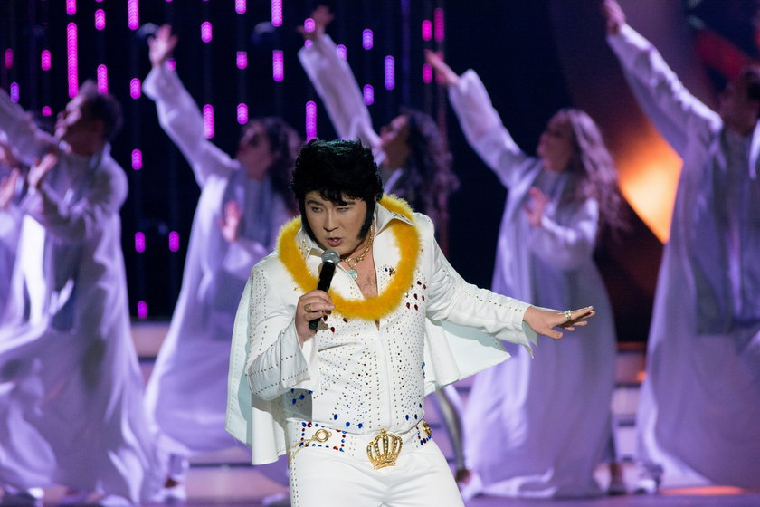 Bilguun Arianbaatar jako Elvis Presley w "Twoja twarz brzmi znajomo"