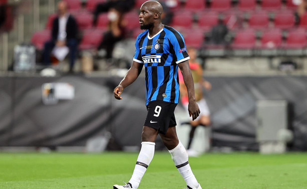 epa08617300 Inter's Romelu Lukaku reacts during the UEFA Europa League final match between Sevilla FC and Inter Milan in Cologne, Germany, 21 August 2020. EPA/Wolfgang Rattay / POOL Dostawca: PAP/EPA.