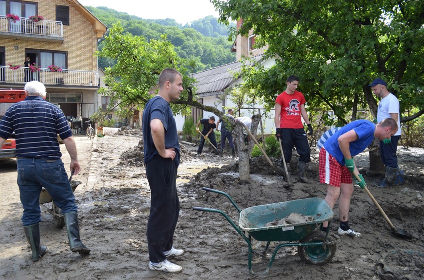 Mladi akcijaši: Čišćenje blata