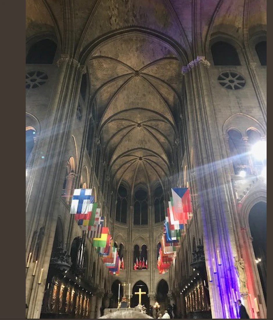 Pariz, Kosovo, Zastava, Notr Dam